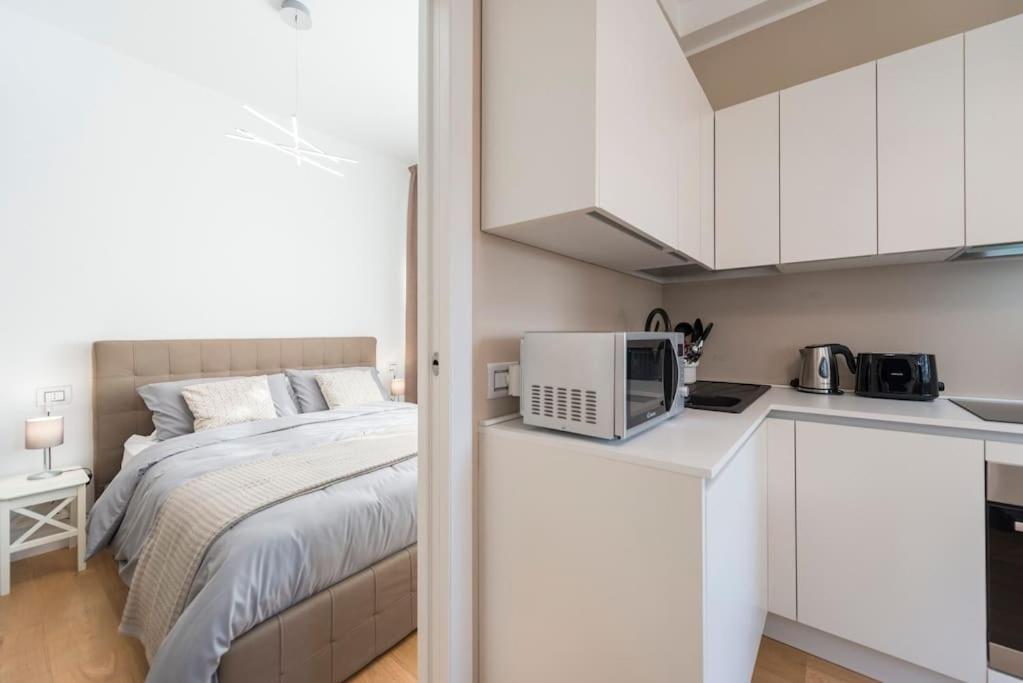 Cozy Private Flat - Mm Marche 7 Min Apartamento